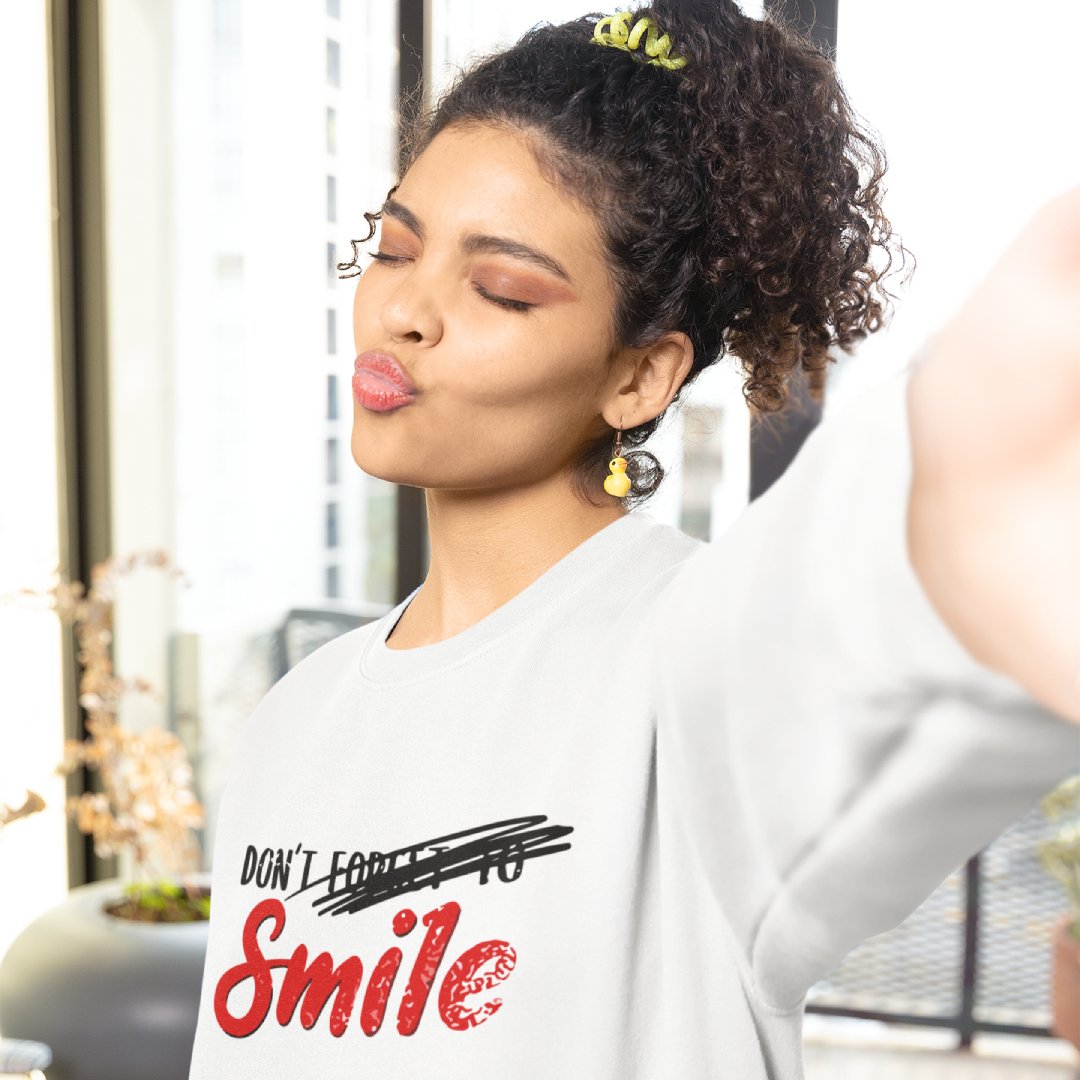 Don't Forget To Smile - Sweatshirt - The Films Point